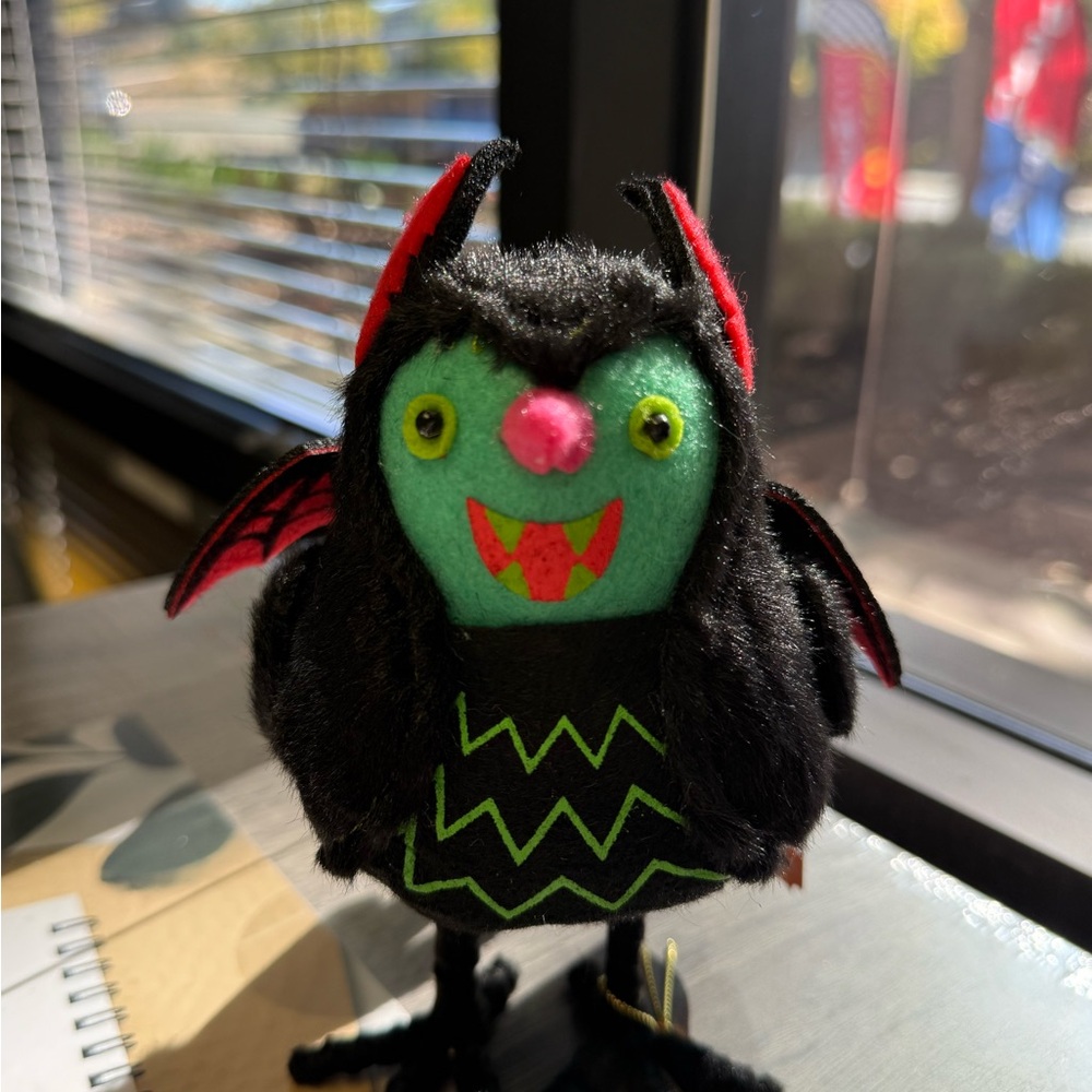 Hyde and Eek Batrick bird 2024 Featherly Friends